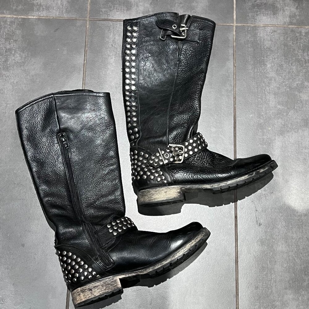 Studded STEVE MADDEN leather boots